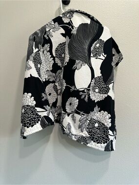 Bebe Au lait nursing cover,cotton,black and white floral
